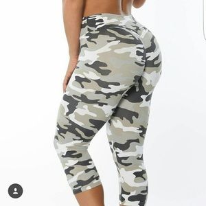 Celestial bodiez camo capris